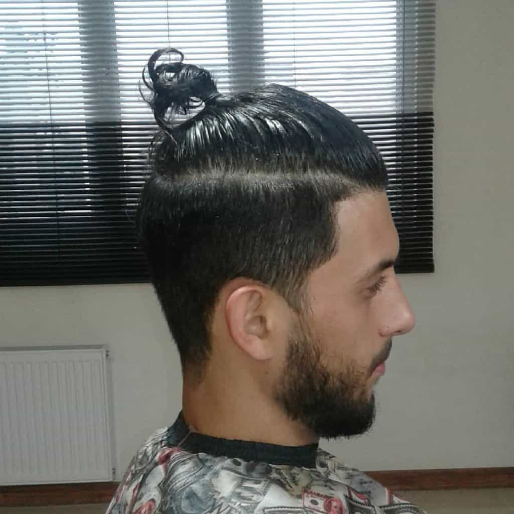Men’s High Ponytail Hairstyle